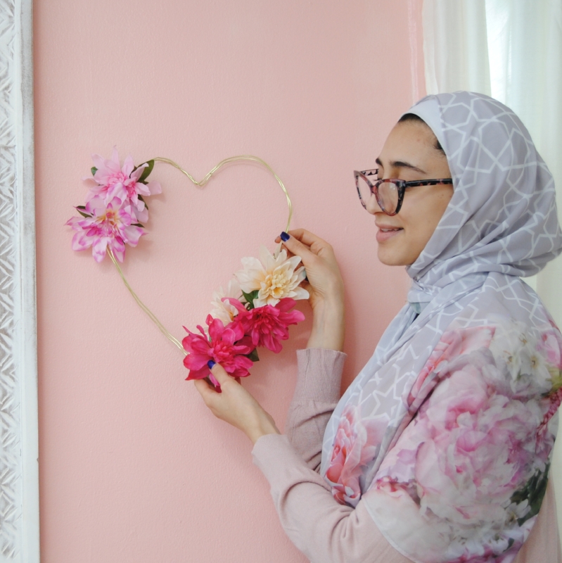 diy-dollar-heart-wreath