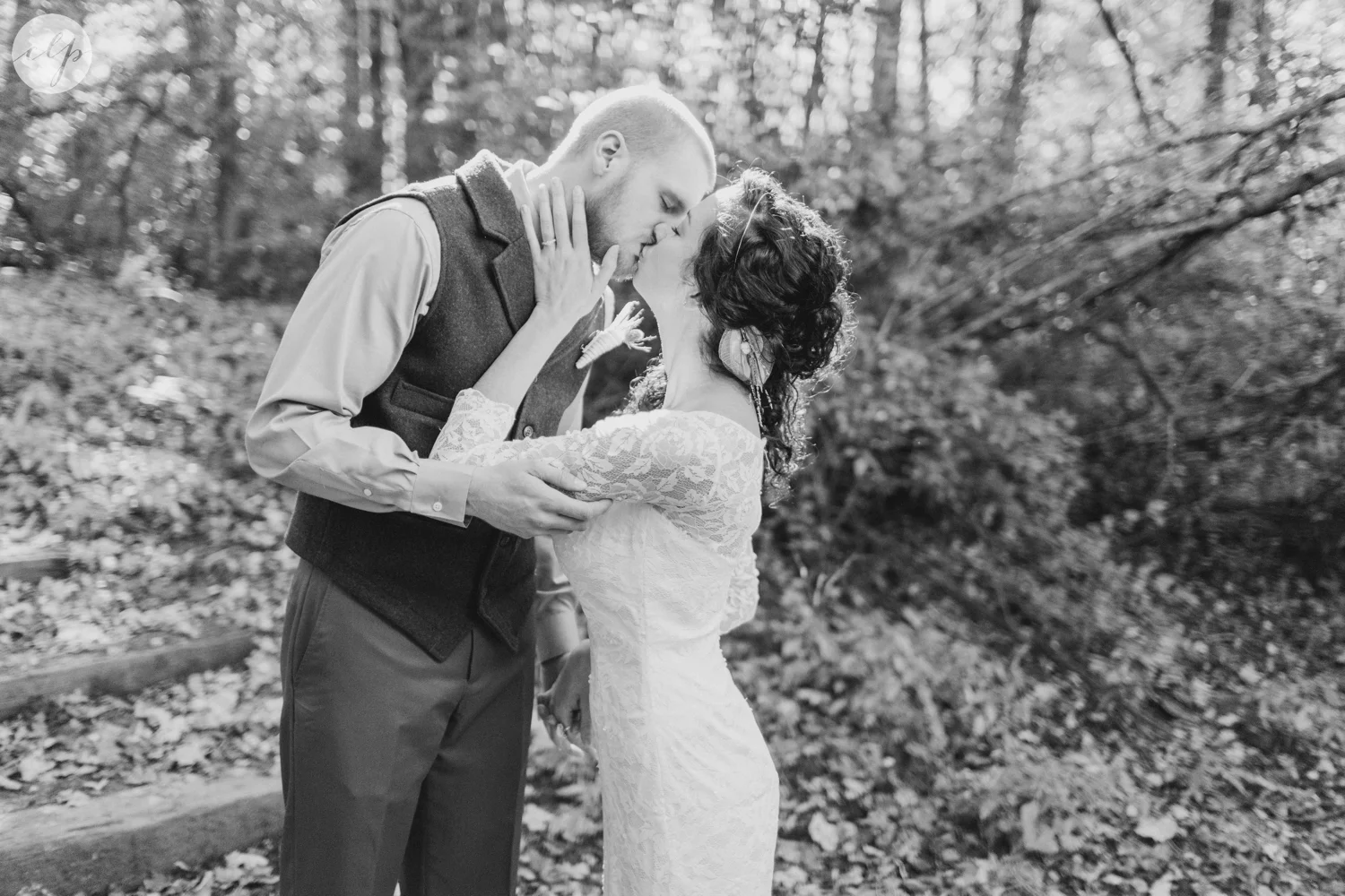 Outdoor-Wedding-in-the-Woods-Photography_4223.jpg
