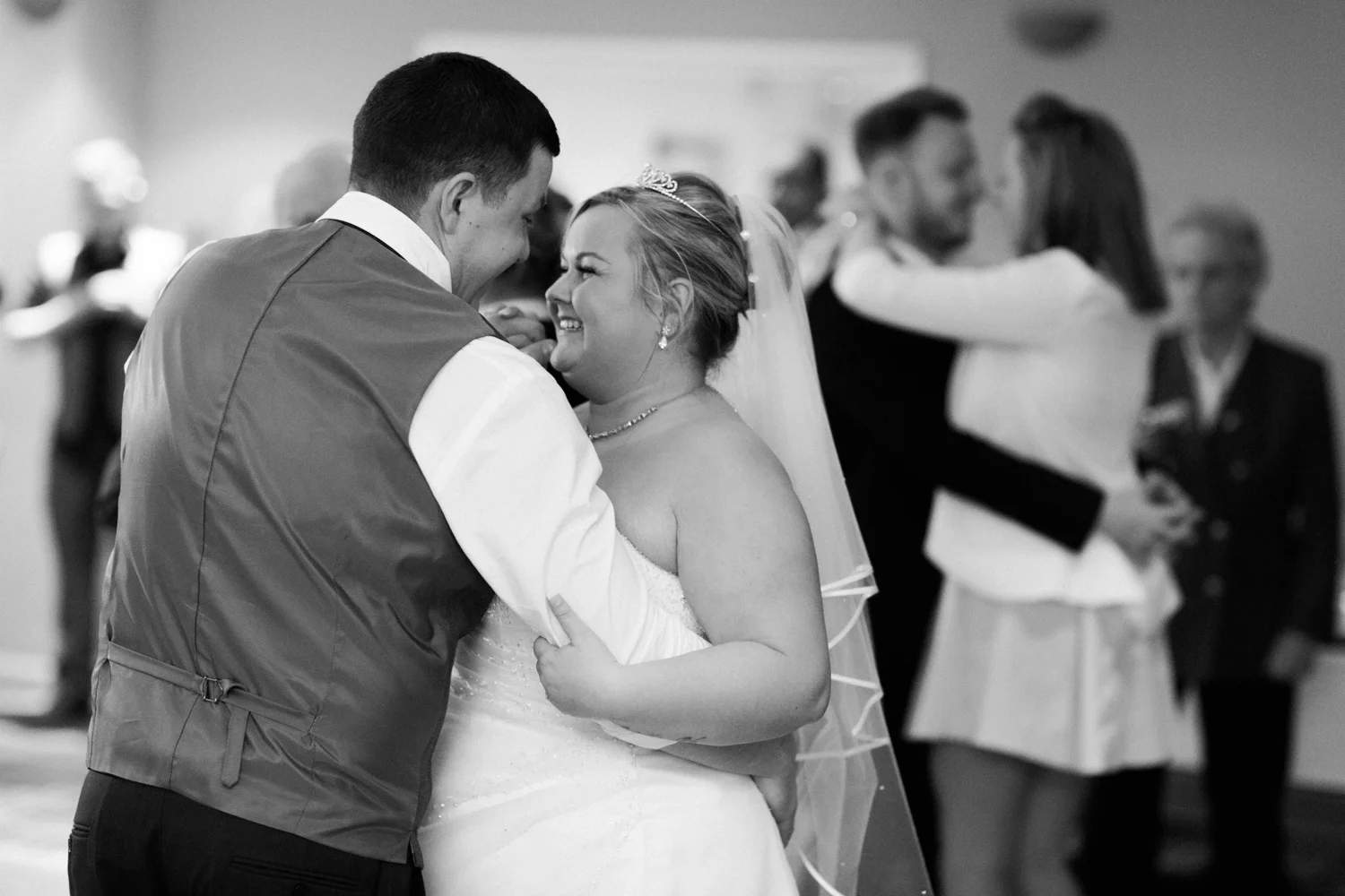 international-wedding-photographer-london-England-european-wedding-venue-chloe-luka-photography_6082.jpg
