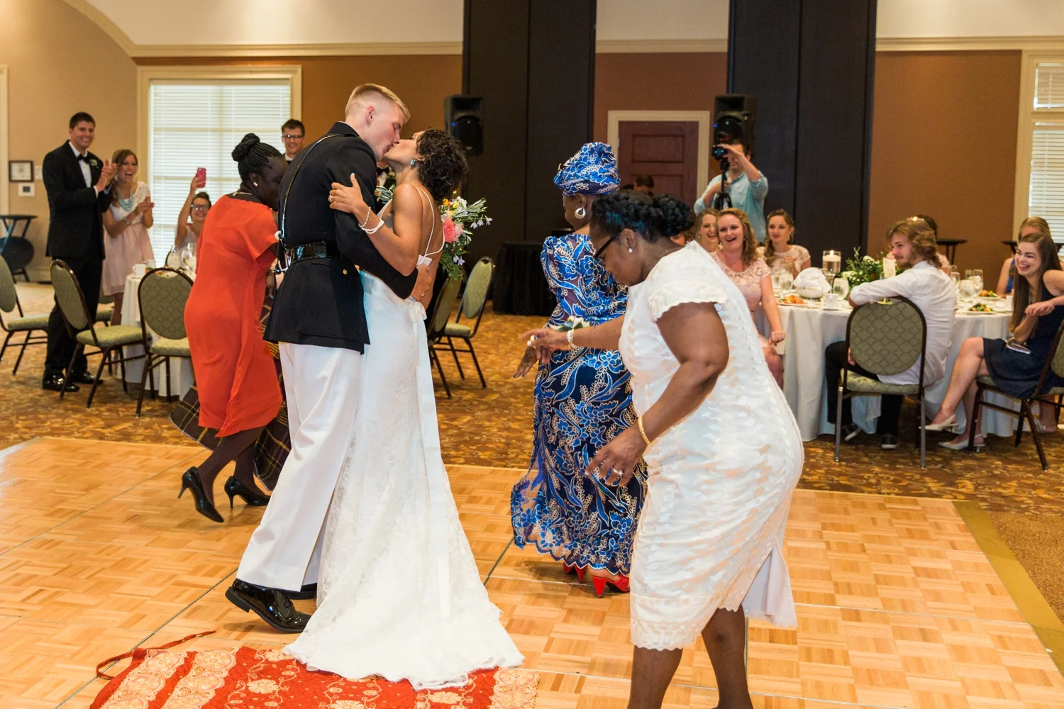 Wedding-at-The-Savannah-Center-West-Chester-Ohio-Photography-Chloe-Luka-Photography_7514.jpg