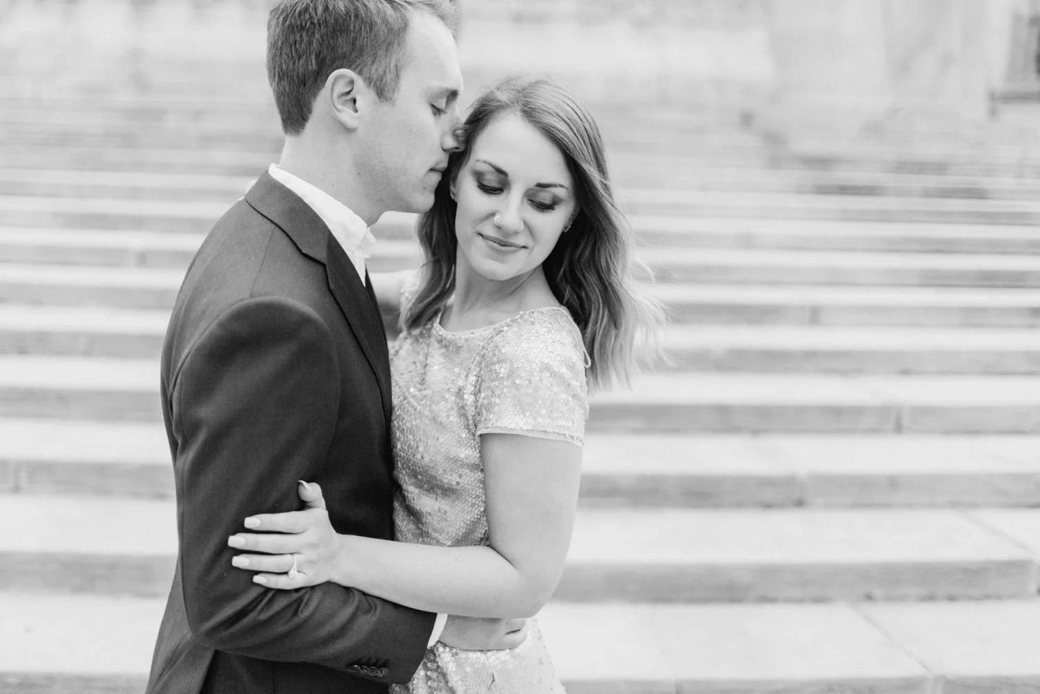 monument-circle-downtown-indianapolis-indiana-engagement-session_9440.jpg