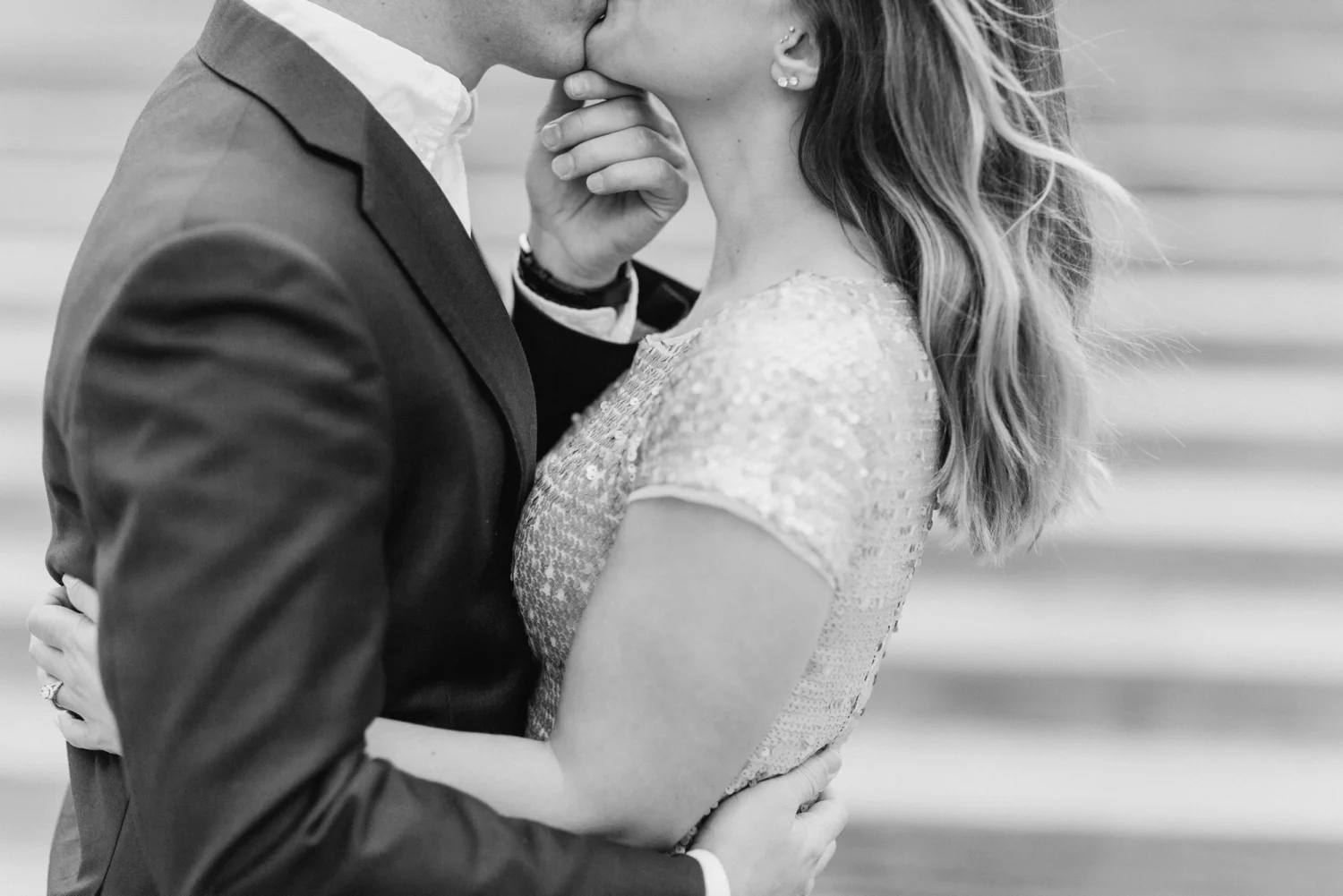 monument-circle-downtown-indianapolis-indiana-engagement-session_9450.jpg