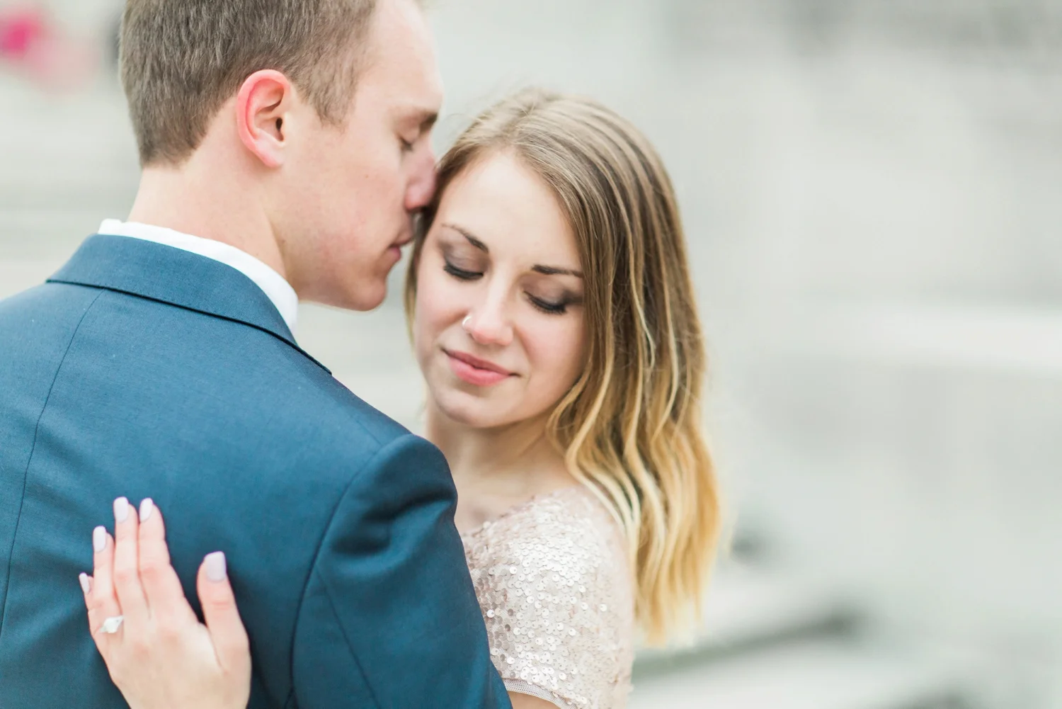 monument-circle-downtown-indianapolis-indiana-engagement-session_9454.jpg