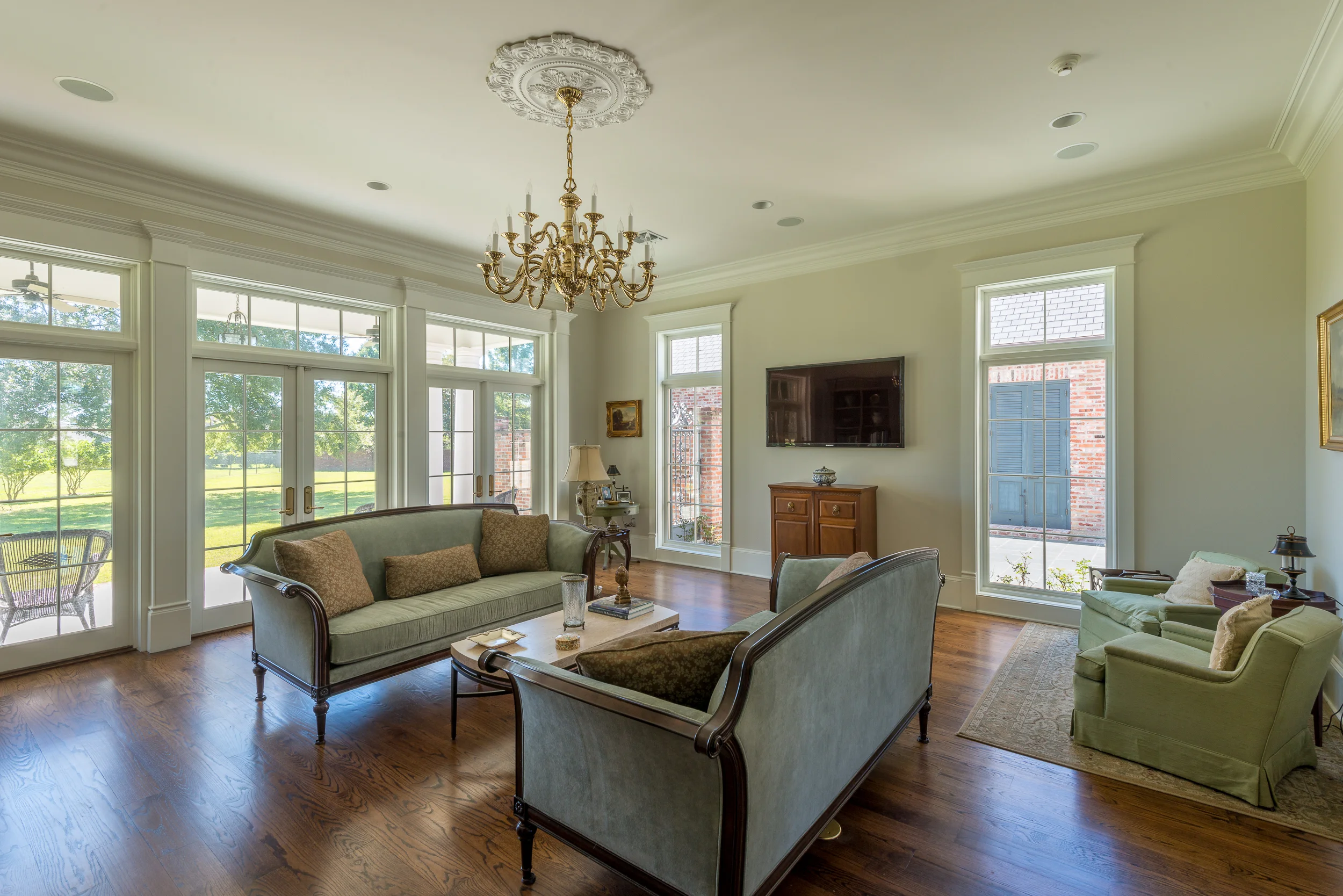 This 5.1 Dolby Digital Surround system is heard but not seen in this beautiful living space, since the equipment rack is discreetly tucked away in a closet beneath the home's staircase.  A custom programmed RF remote keeps everything running sm…