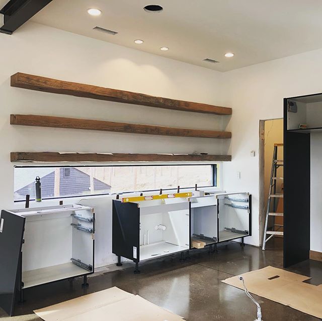 Polished Concrete Floors ✔️ So we were finally able to start setting those matte black #leicht cabinets. 🤩 
@germankitchenctr