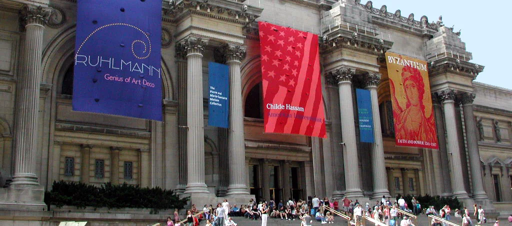 How do you make a building-size graphic?