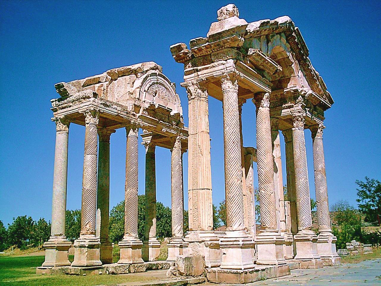 3Aphrodisias.jpg