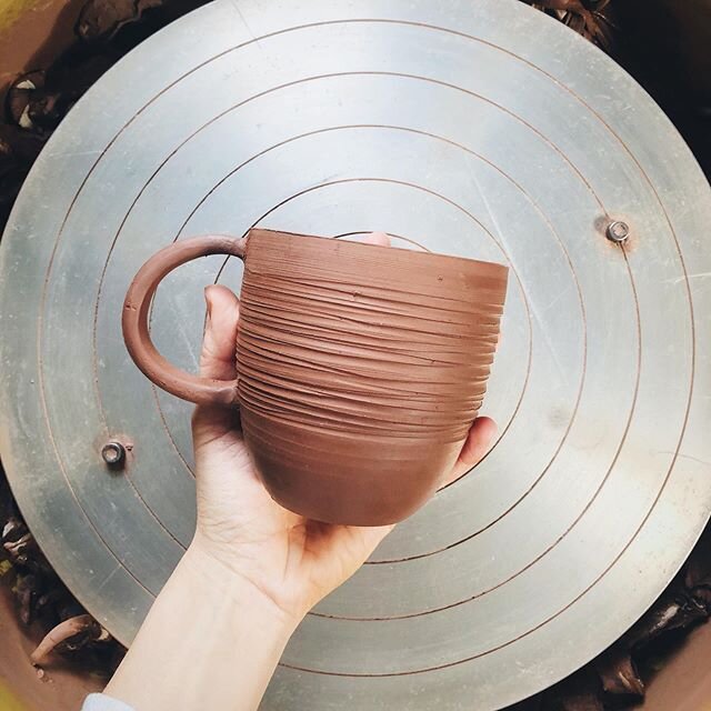 been throwing again for the first time since my big wholesale order and it feels so nice ✨ .
.
.
.
.
#pazceramics #ceramics #pottery #modernceramics #lagunaclay #wheelthrownpottery #handmadepottery #potteryforall #potteryofinstagram