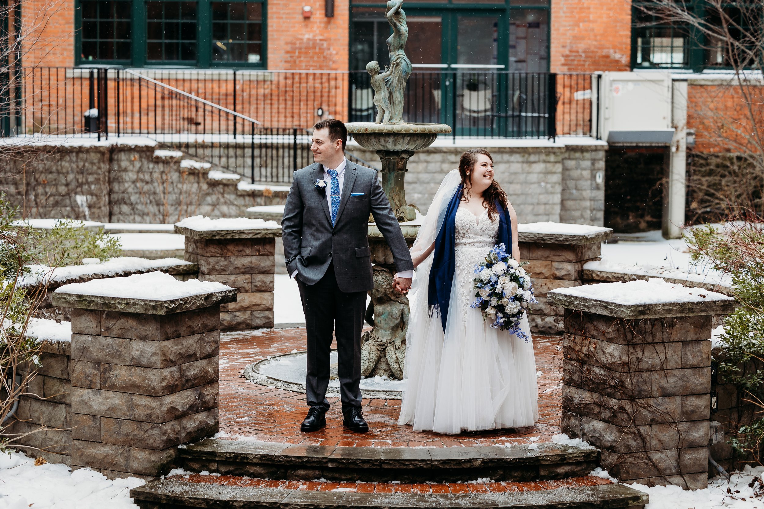 AMANDA&KRIS.SNEAKPEEKS.-24.jpg