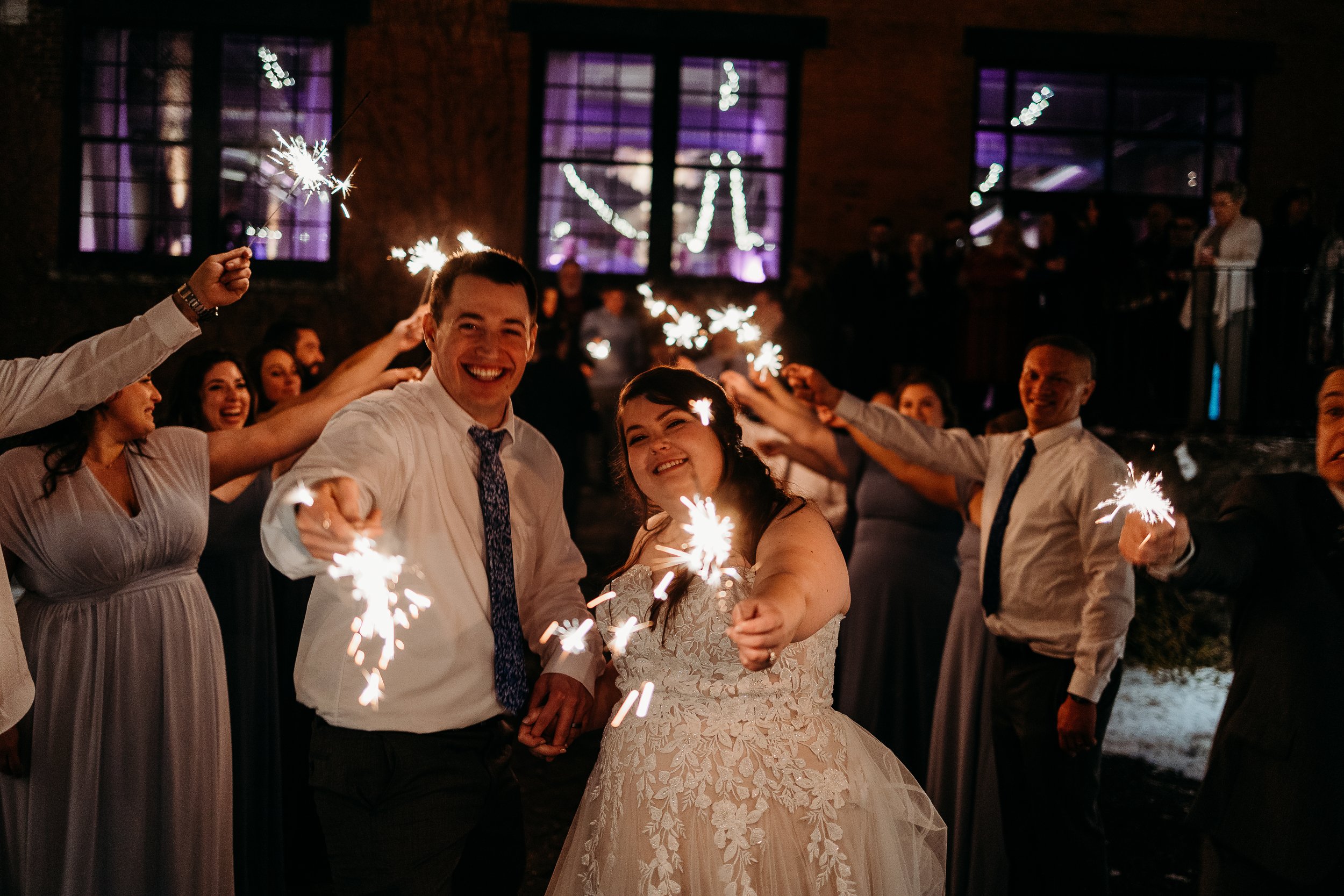 AMANDA&KRIS.SNEAKPEEKS.-71.jpg