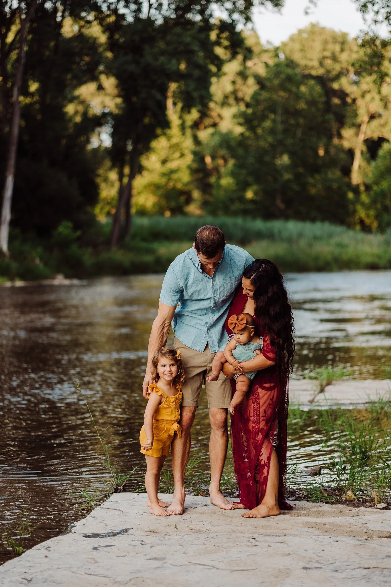 Stylizing your clothing and accessories for an outdoor photo session can greatly enhance the overall look and feel of the photos.