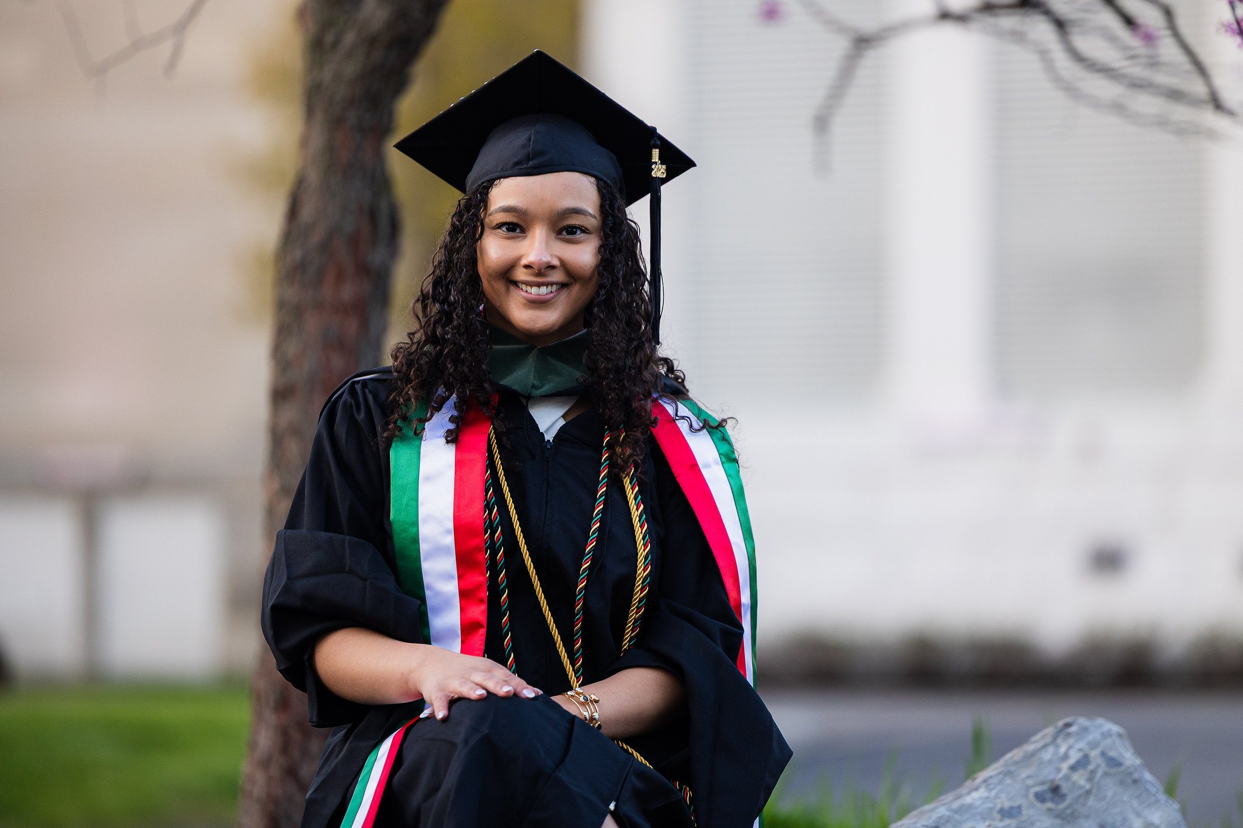 COLLEGEGRADSESSION.LR.-108.jpg