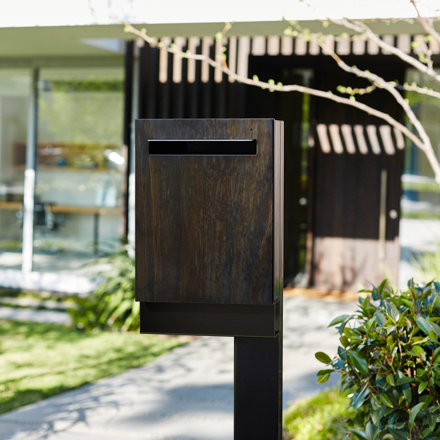The Javi Letterbox can be tailored to suit its surrounding environment.⠀⁠
.⠀⁠
Customise to your liking and make it forever unique.⠀⁠
.⠀⁠
.⠀⁠
.⠀⁠
#javidesign #design #letterbox #mailbox #productdesign #minimal #minimalist #home #newhome #homeimproveme