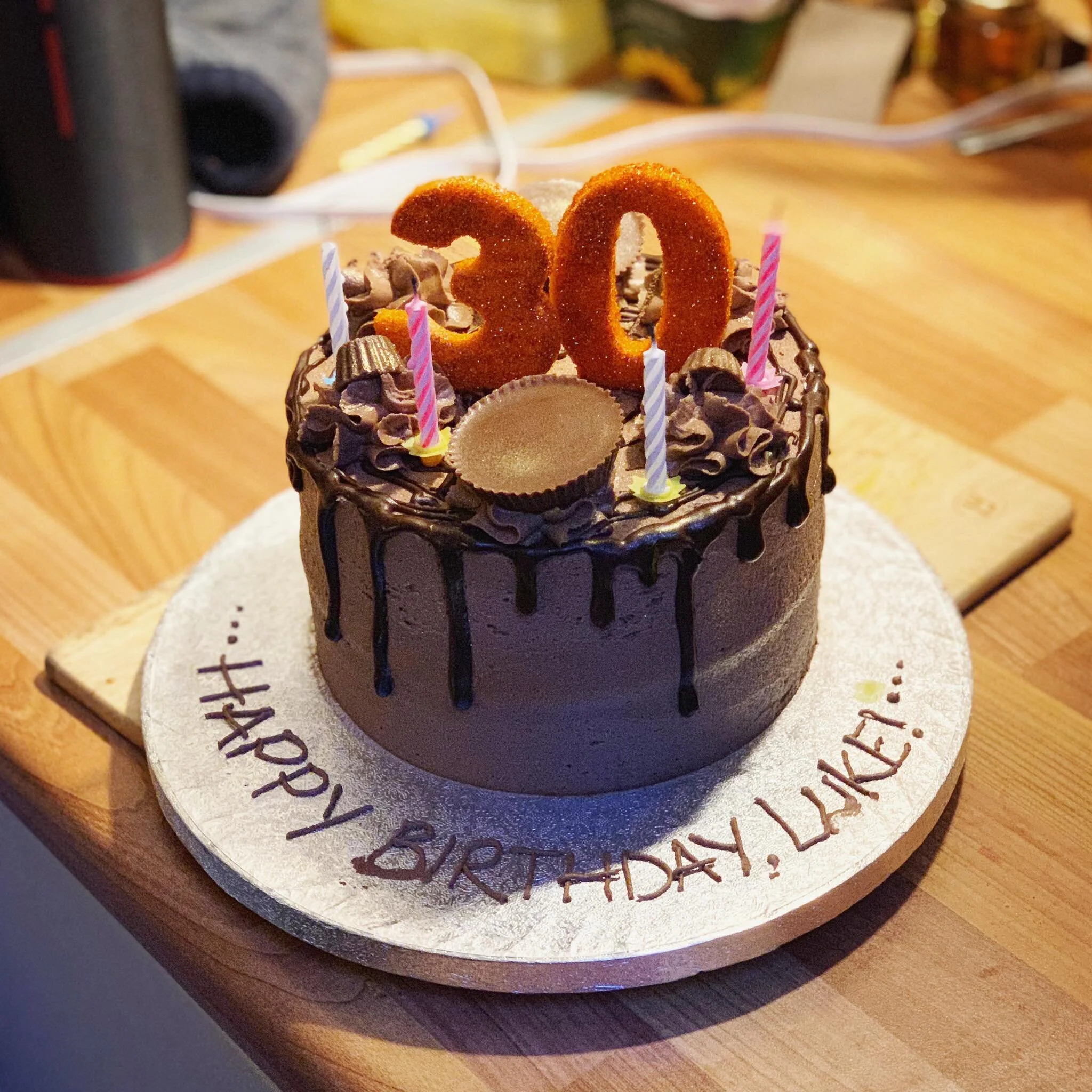 chocolate and peanut butter drip cake