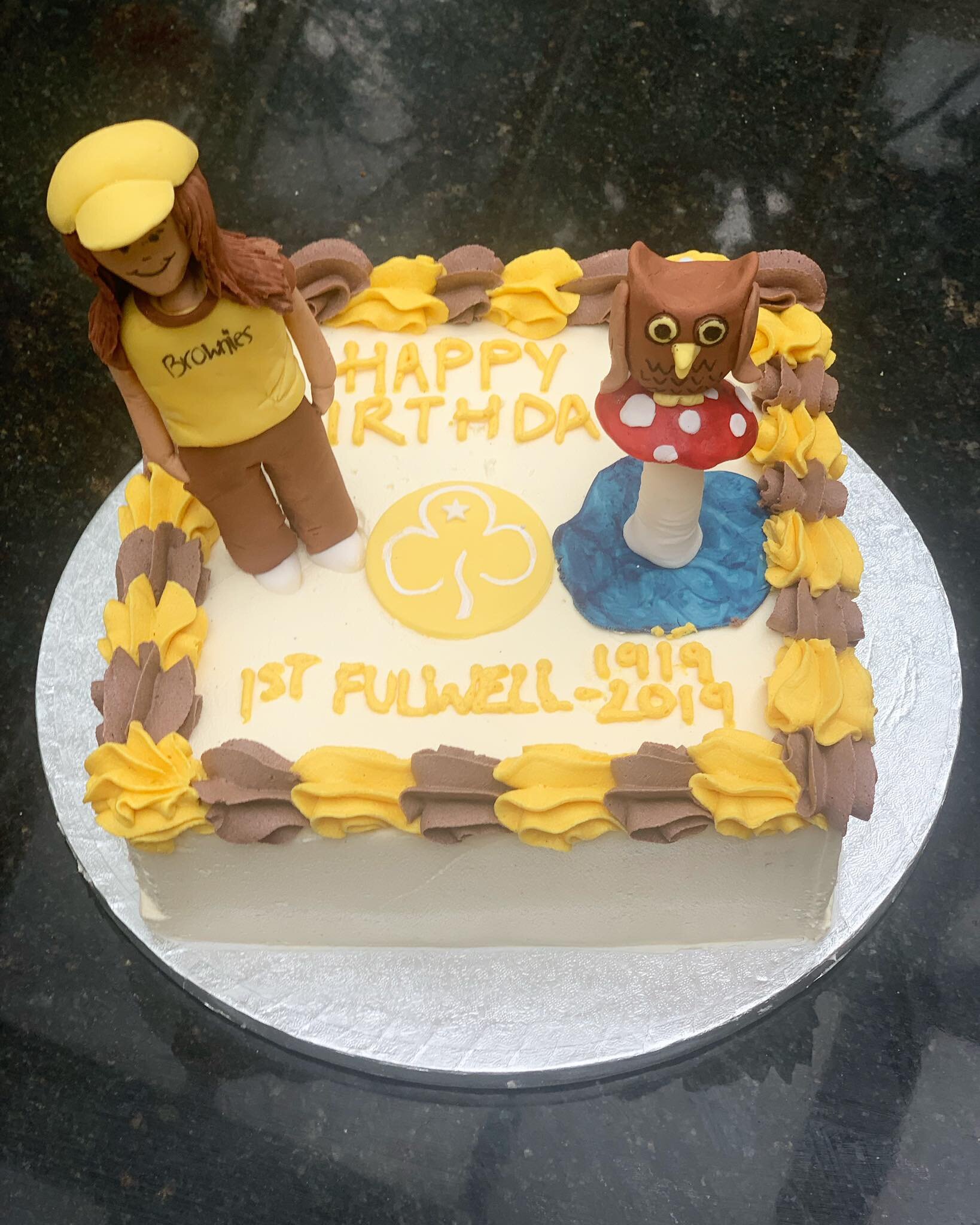 Brownies and guides cake