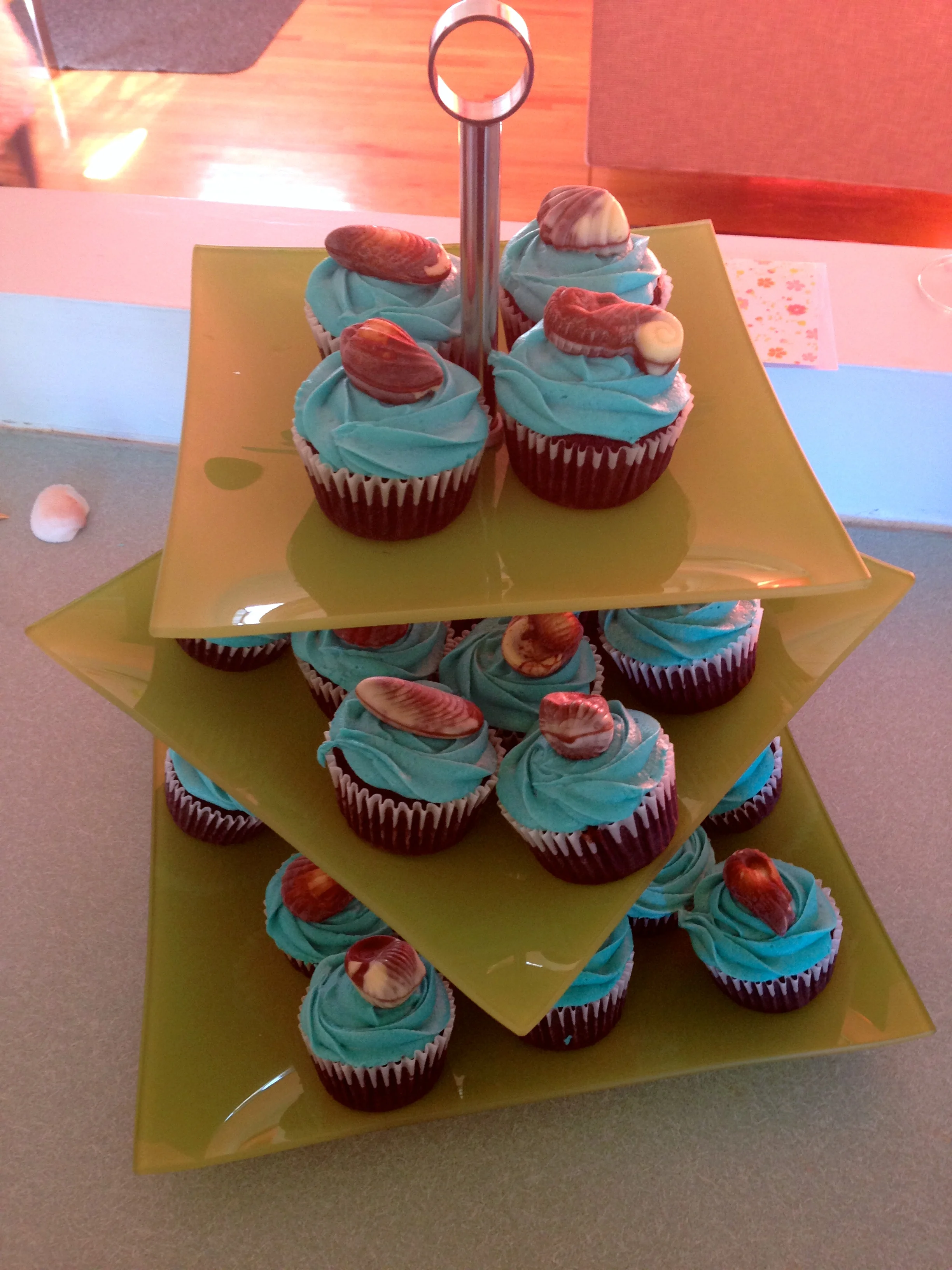 I enrolled some baking friends for these yummy gluten-free cupcakes!