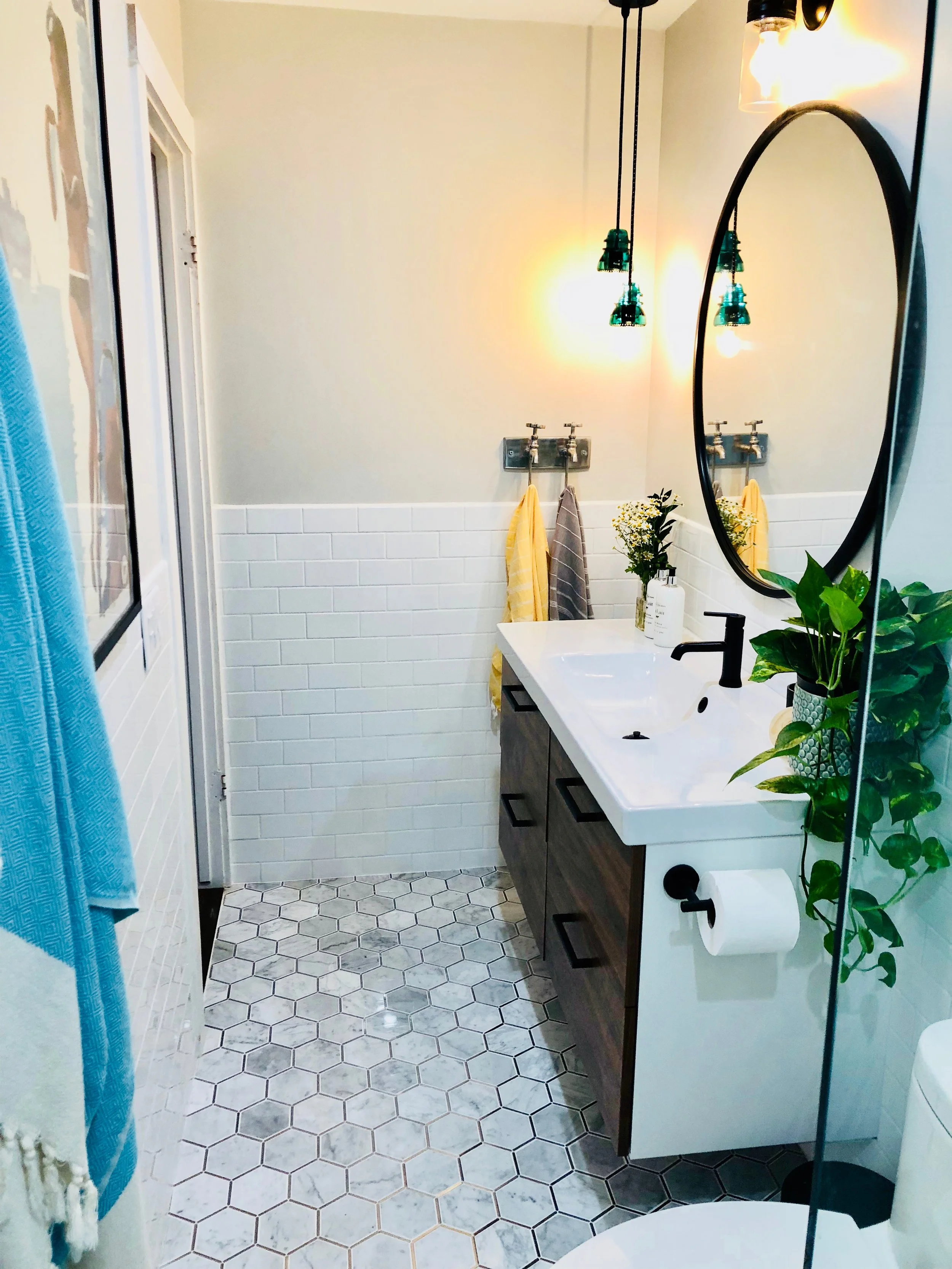 Can you see the nickel around the floor hexagon tile? So pretty!