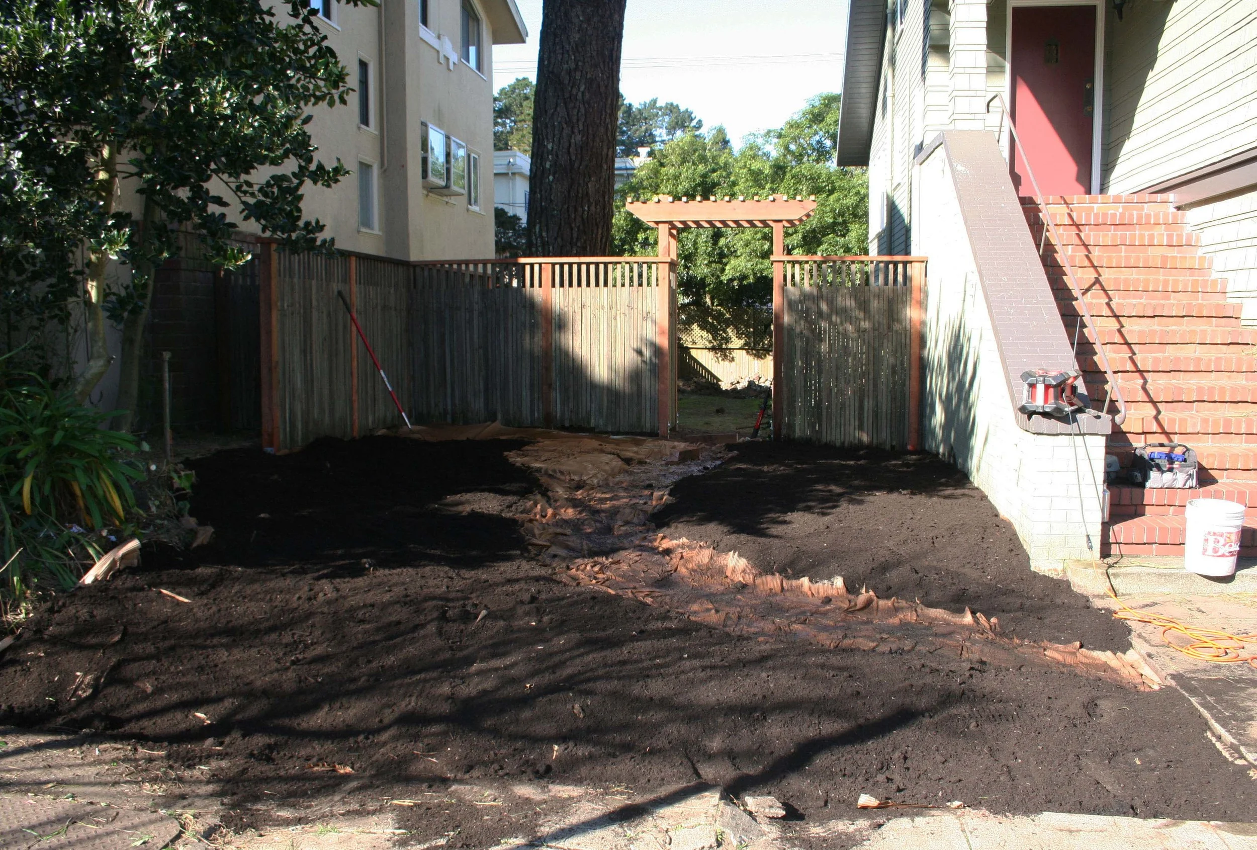A layer of organic compost is then spread over the cardboard.