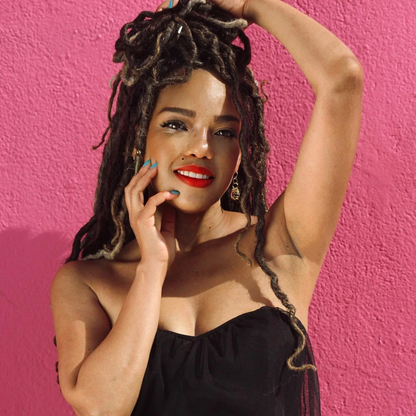 my pencil ain’t got no boundaries / it goes where it please / it is my voice screaming in your face on paper
——————————————
#Complx Photography 
#dionnecharact