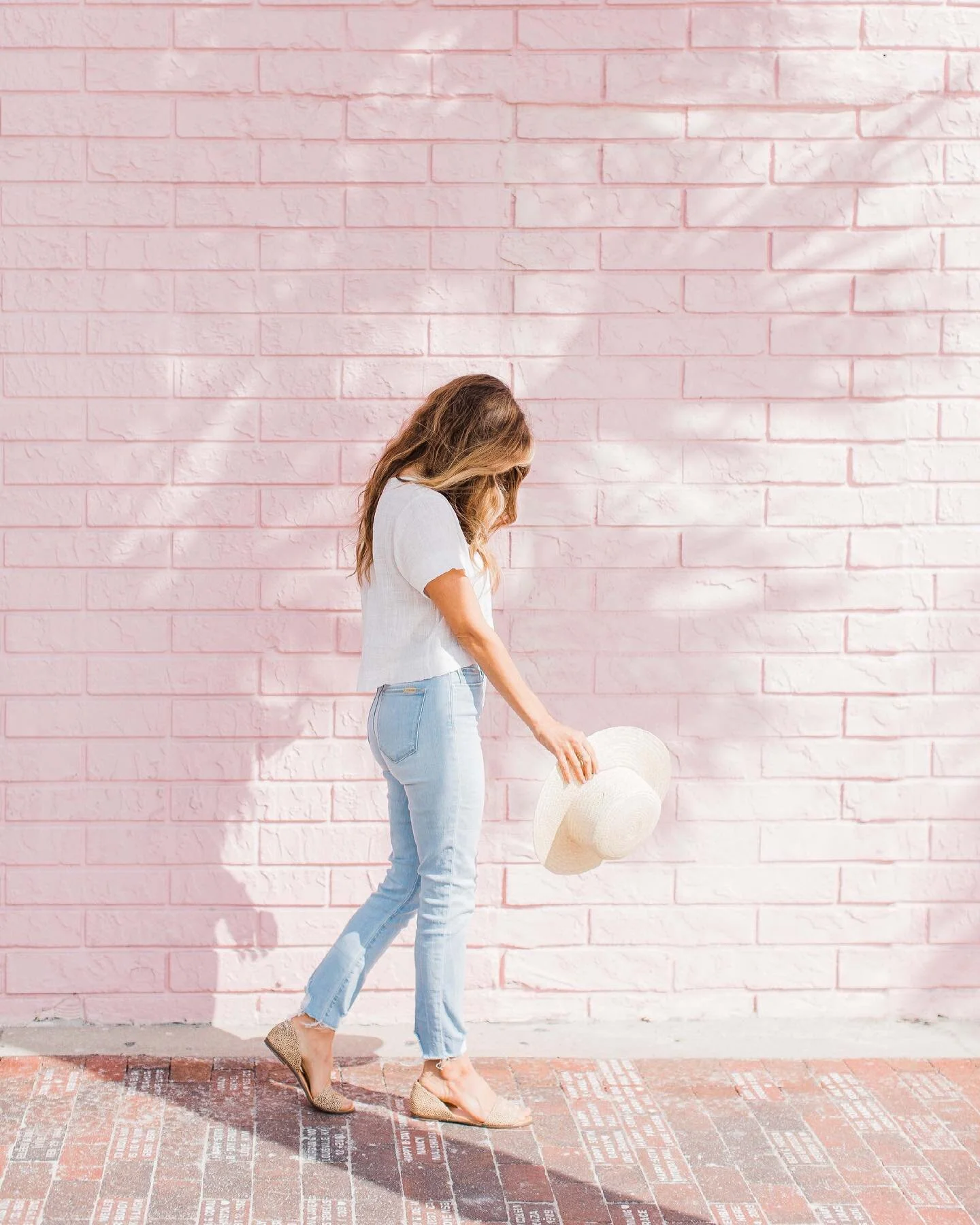 Walking into Daylight Savings like don&rsquo;t ever leave!  I never want to Fall back that &ldquo;extra hour&rdquo; means 5:30 sunsets in December, no thank you!  I know there is legislation out there to keep FL the sunshine state so fingers crossed to never changing the clock ever again. ☀️🌴⠀
.⠀
.⠀
.⠀
#daylightsavings #floridasunshine #sunshinestateofmind #sunshinestate☀️ #pinkbuilding #pinkhouse #exteriorpink #pinkandwhite #newsmyrnabeach #nsb #palmtrees🌴 #thatsdarlingmovement