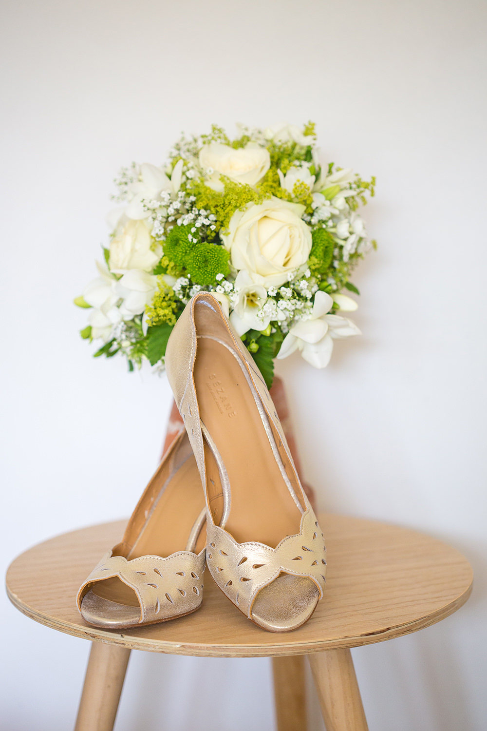 Chaussures et bouquet