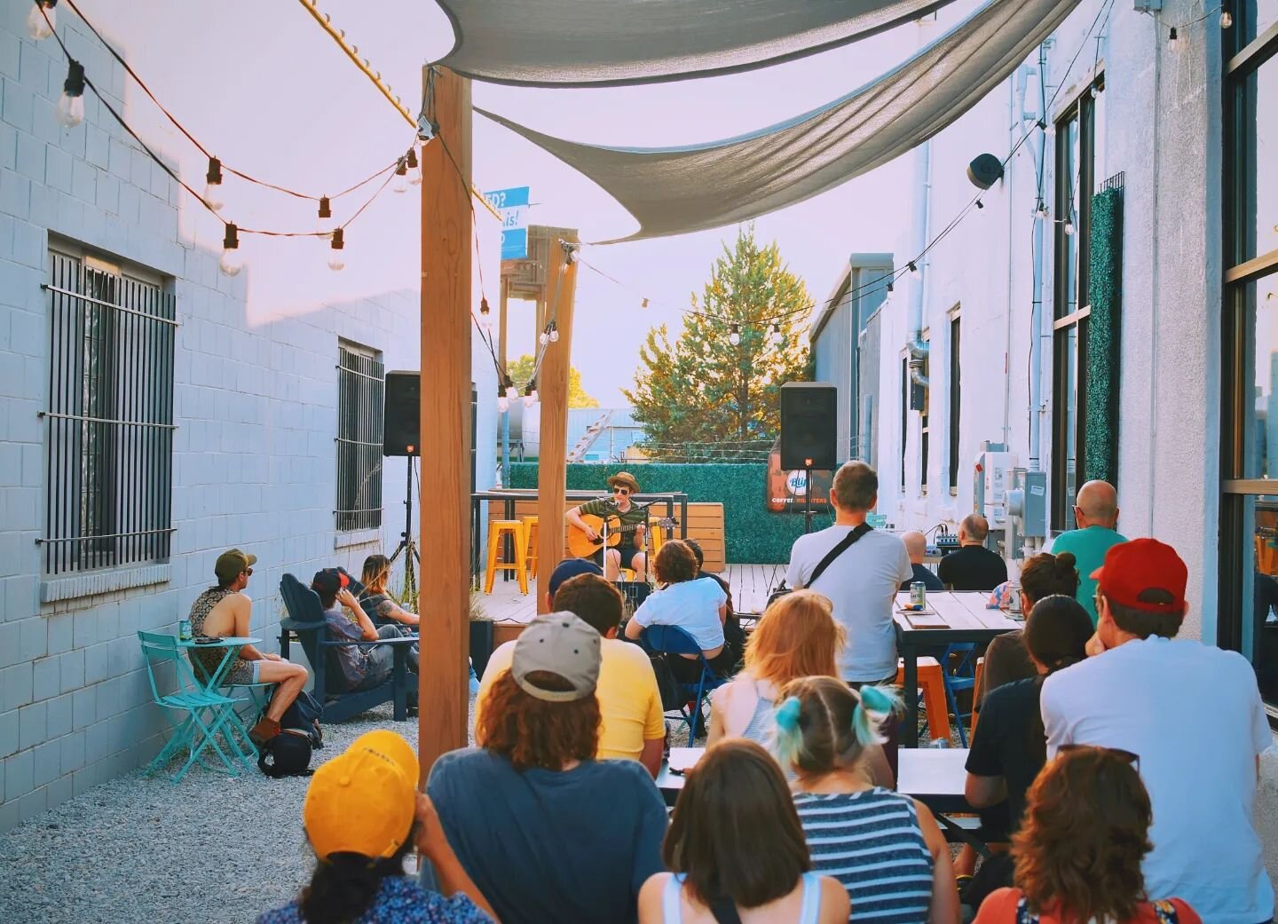 It's been a beautiful start to summer with @manorrecordskc bringing Live music to Blip every Thursday evening! 

Tomorrow @fritte_orca will be serenading us on the patio at 7pm, and we will be open until 10pm with coffee and beverages!

📸 @magickmab