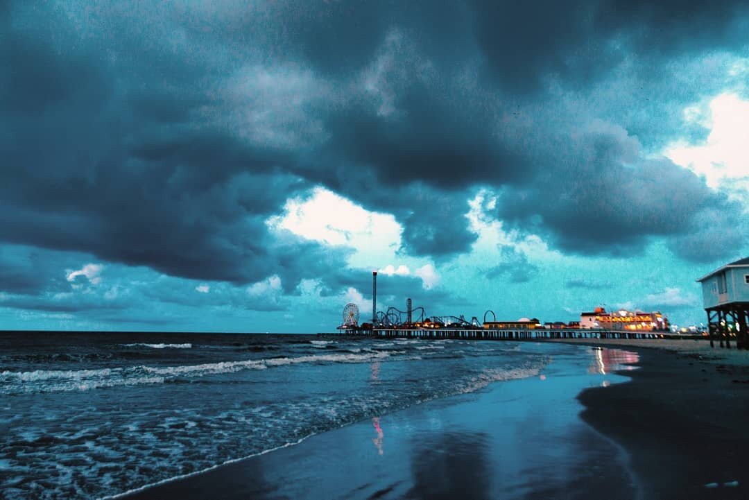 Dawn patrol.
.
.
.
#galveston #pleasurepier #sunrise #ocean #beach #getoutside #outdoors #travel #clouds #lowtide #texas #texasbeach #visittexas #morning #buenosdias #landscapephotography #morningview #ferriswheel #amusementpark #daytrip #summer