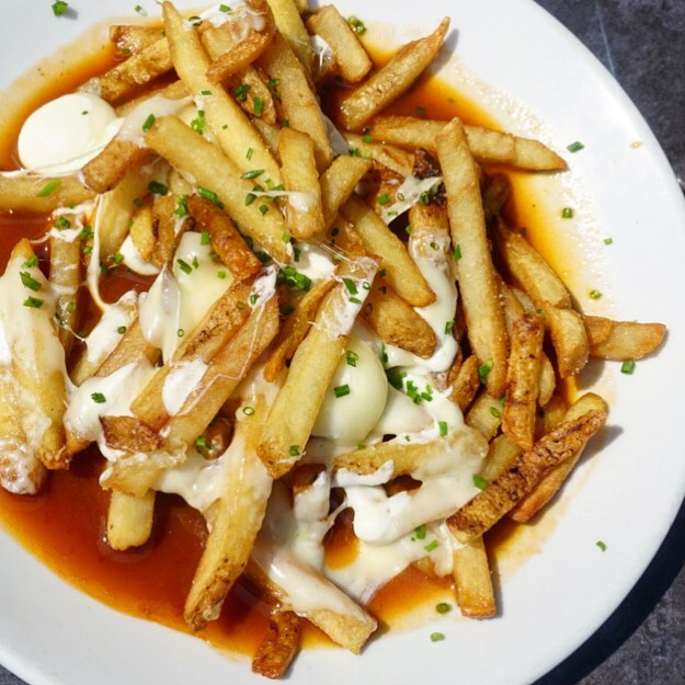 Happy Fryday! Head to @adorolei for brunch this weekend and tries these disco fries 😍