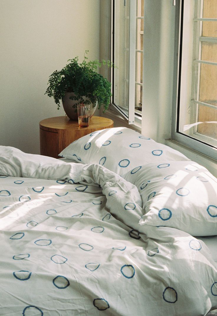 luna-and-birch-suku-okinawa-bed.png