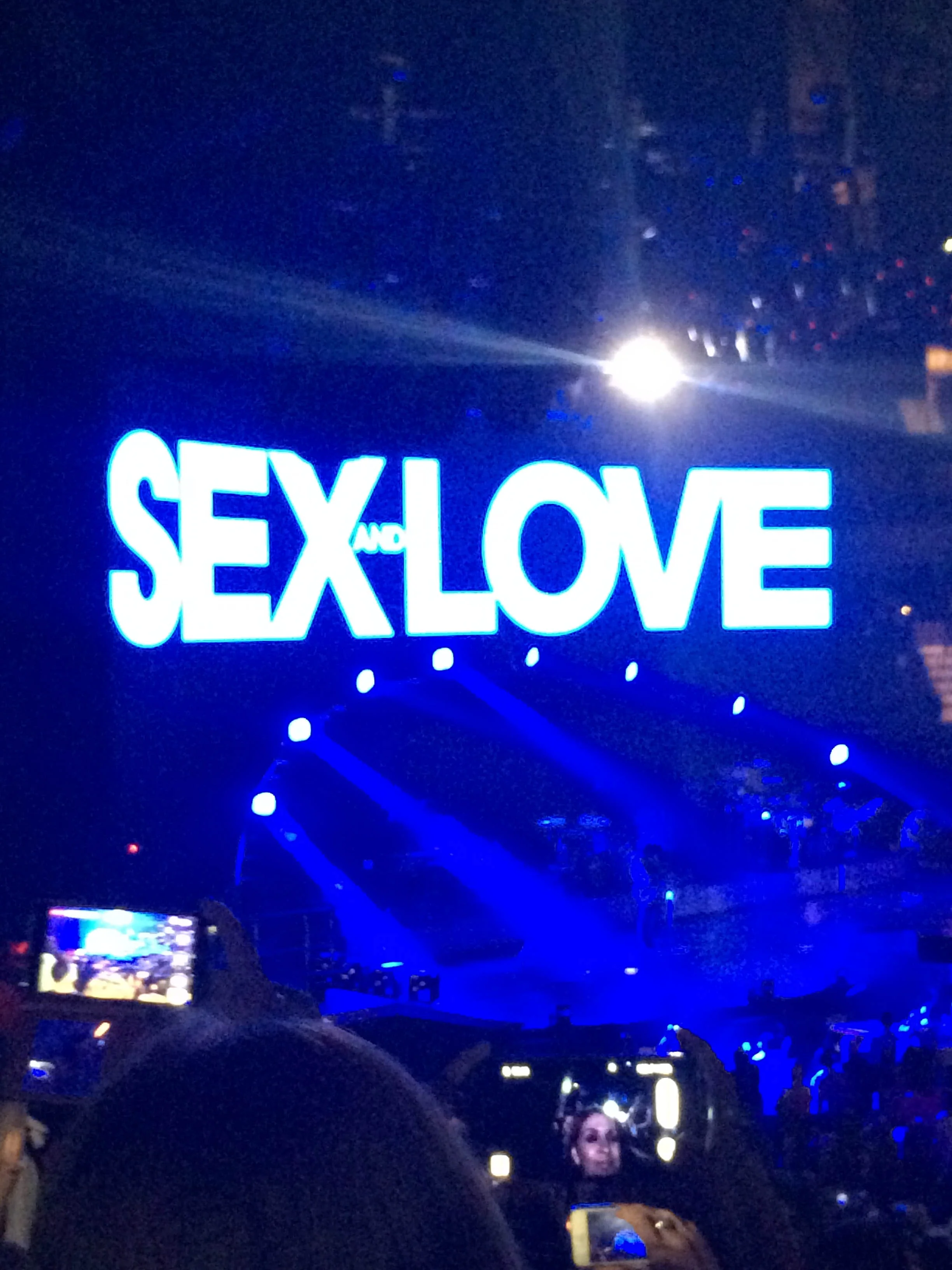 Enrique's set was simple and yet, very fitting.