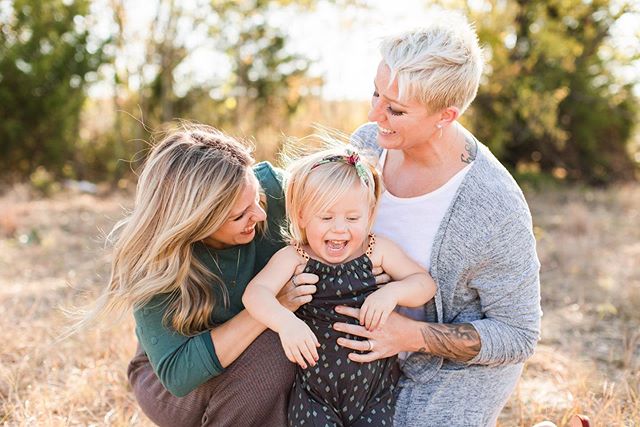 Absolutely love this photo little Vayda with her mom and auntie. During this holiday season, be sure to take the time to love and hug your family. Remember they are your family, always and forever. #janetrcavephotography