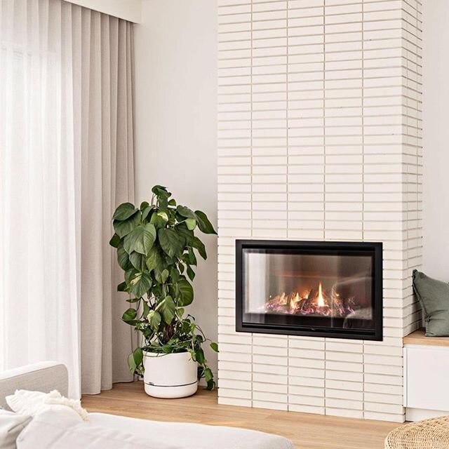 It's that time of the year when I'm dreaming of having a fireplace and I've found myself browsing @escea_fireplaces beautiful Insta for inspiration.⁠
⁠
Not only are they #graduatesoftheclassroom, they are a great local business from Dunedin, the plac