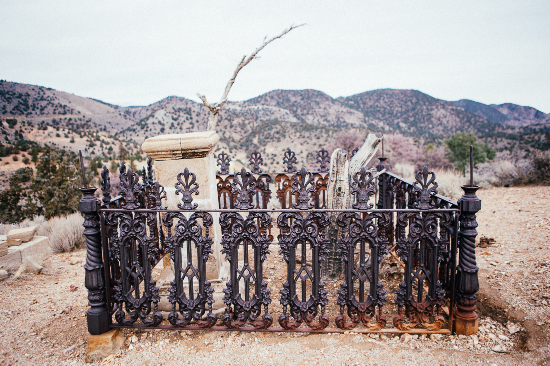 This grave's fence was amazing. Even in the Wild Wild West they still had great technology. 