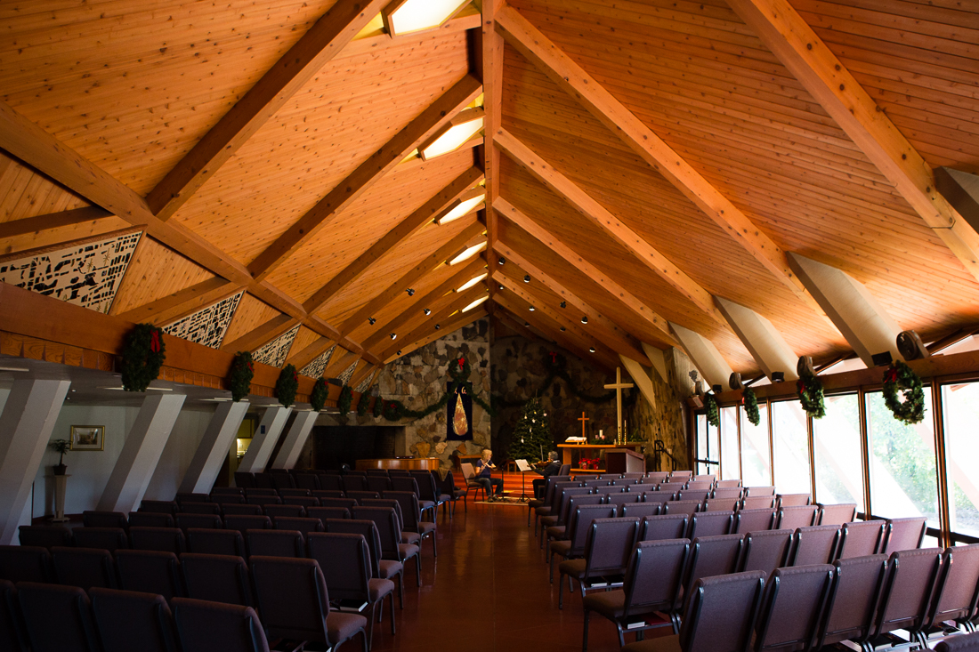 A violin and clarinet performance echoed in the great hollow of this church to the audience of me. 