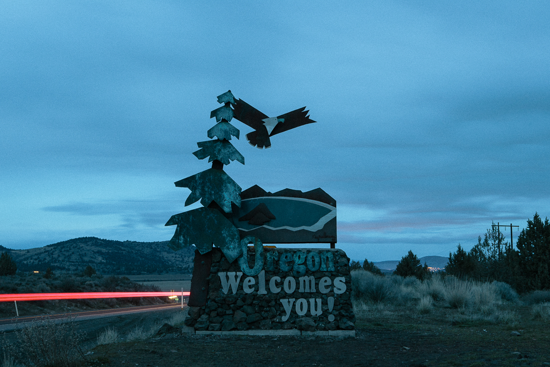 This state line statue is amazing. I hope it's not going to be the best of my tour, I'm looking forward to more creative signs. 
