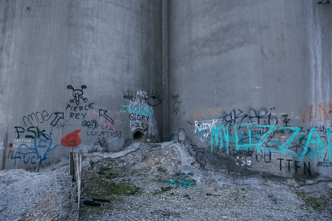 I like funny graffiti. 