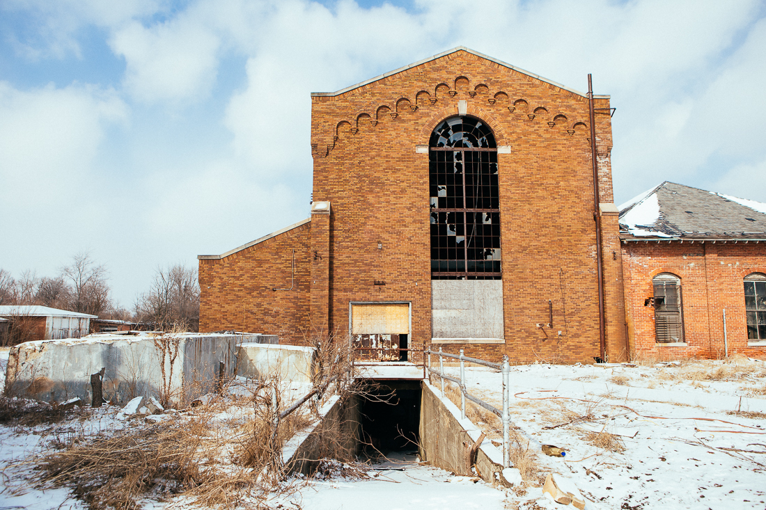 Since I felt like a veteran urban explorer at this point, I thought I could handle the abandoned Central State Insane Asylum. Let's go down in that dark basement...