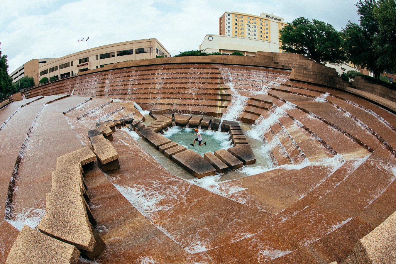 It was getting hot, so I rolled over to the Fort Worth Water Gardens. This place is so cool!
