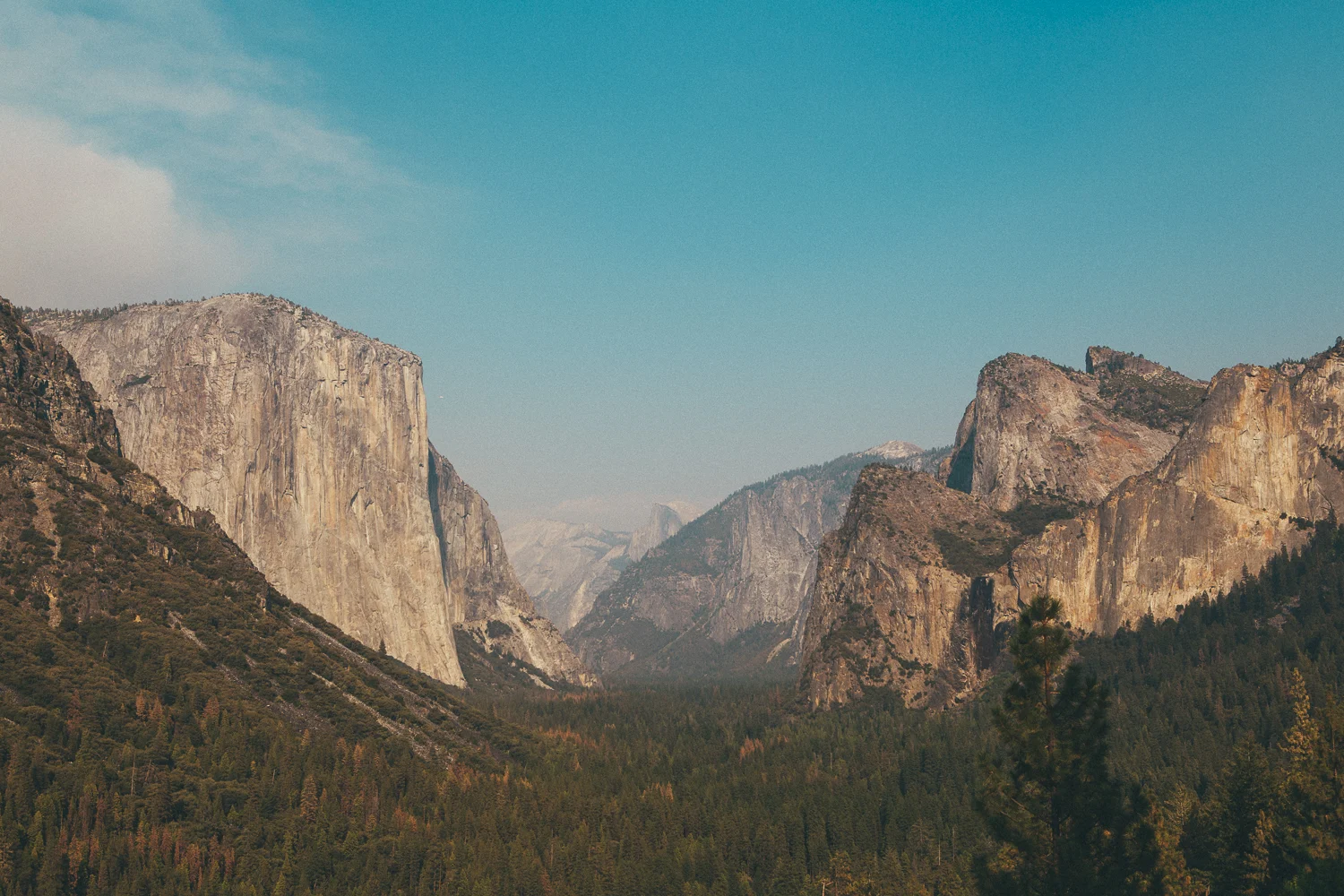 The tourist view at the tunnel turnoff. You have to bump shoulders to get this classic postcard photo of El Capitan. 