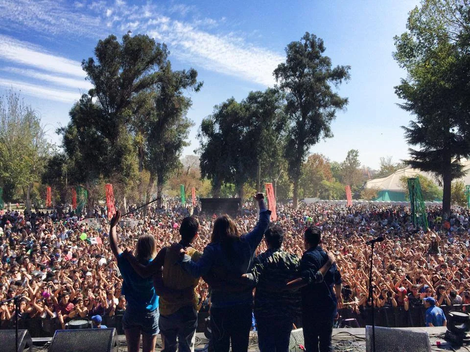 Nano y banda Lollapalooza.jpg