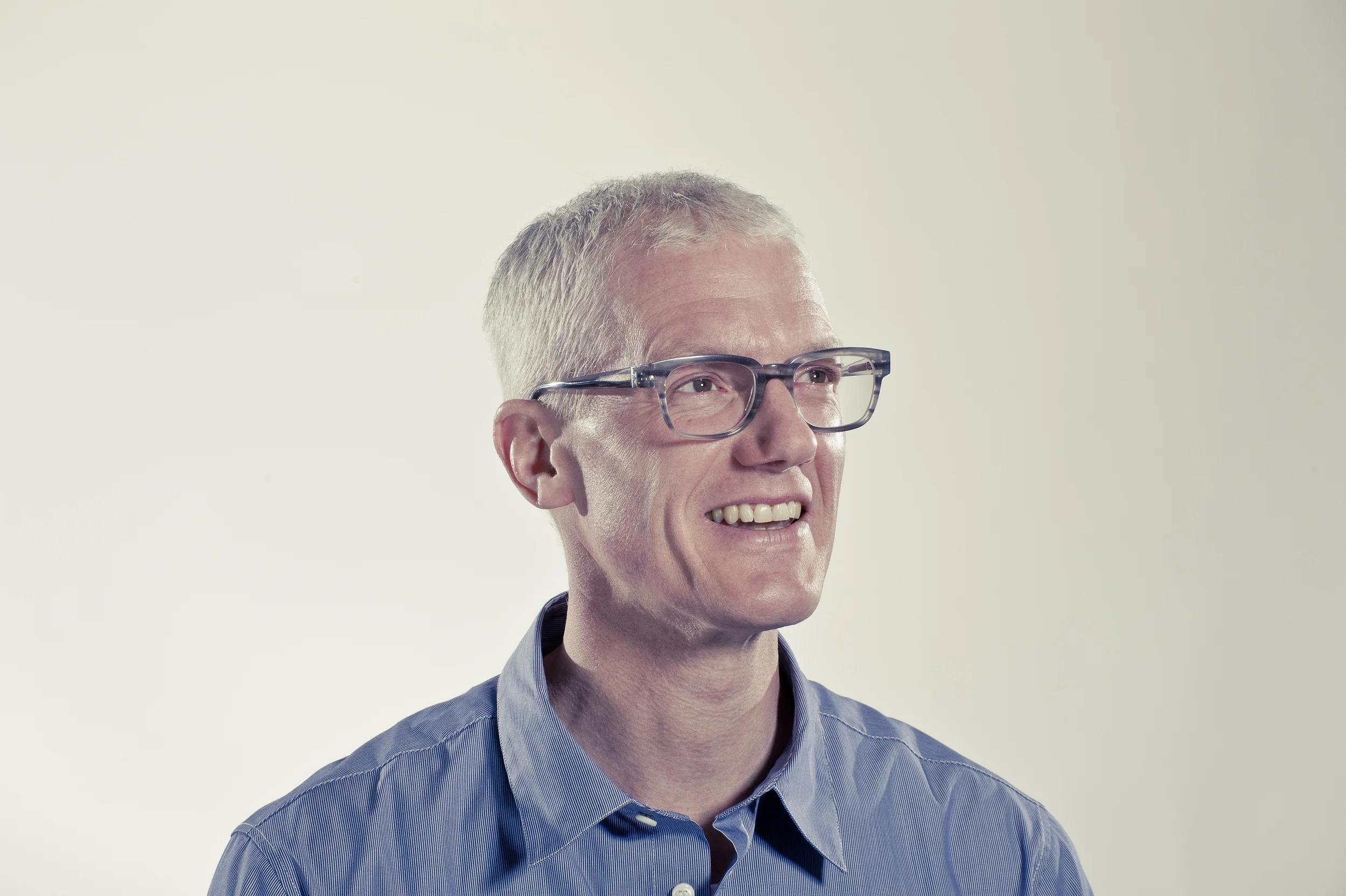 10 Tips To Look Good In Business Head Shots Professional Corporate Portraits About Me Profile Shots Adam Bronkhorst