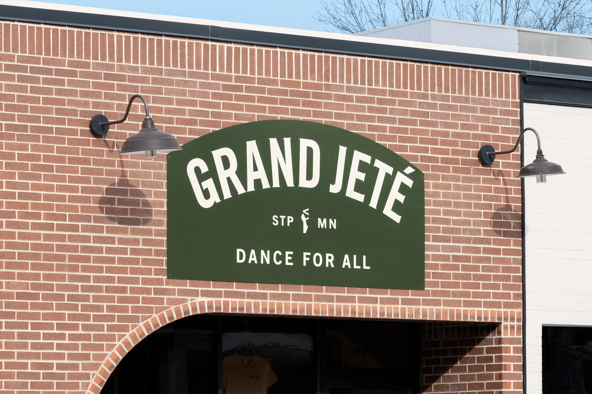 5A8A1800-GJ-signage-2400x1600-2.jpg