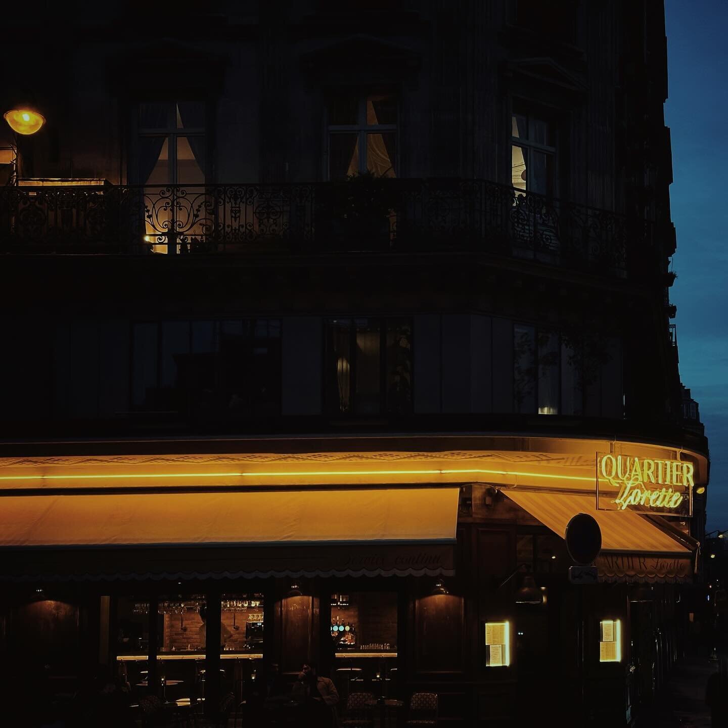 La nuit tombe
-
#standwithukraine ✊🇺🇦
Слава Україні!
-
#photography #streetphotography #architecture #travelphotography 
#architecturephotography #travelphotography #paris