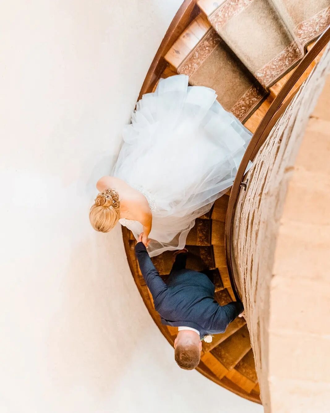 I have always loved staircase photos. So know if your venue rocks a cool staircase we will be stopping for some photos at one point through the day!

#weddingdays #bavariadowns #bavariadownswedding #chaskamn #chaska #staircase #brideandgroomphotos