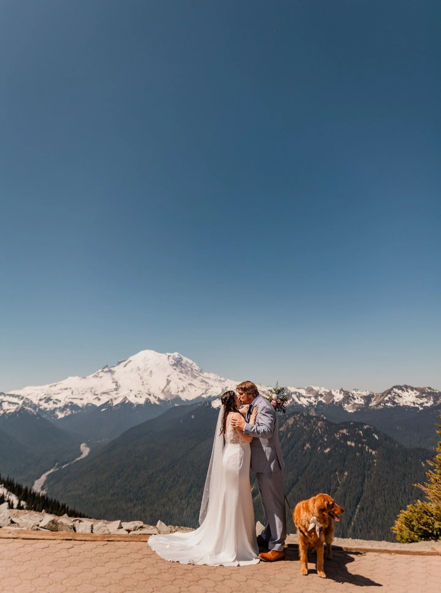 Shot a two day Washington Elopement and I left feeling so grateful to have been a part of it! 

It made me realize I could definitely get used to more mountain views in my life.

Suzy &amp; Robert's elopement adventure is on the blog for everyone to 