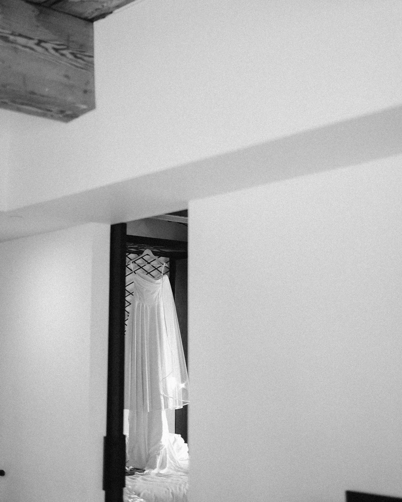 Little bit of wedding dress to add to the magic of your day! Tell me what detail of your wedding dress made you fall in love and get it!

I'll go first - My wedding was in 2014. I LOVED the lace detail and small open back of my wedding dress. Still t