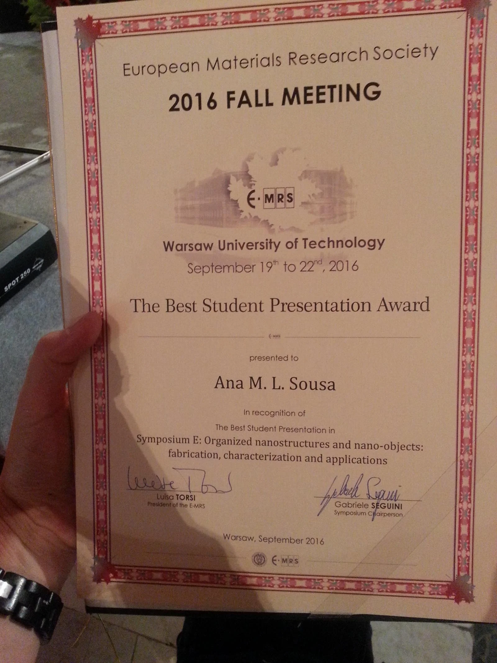 Ana wins best presentation award at e-mrs.