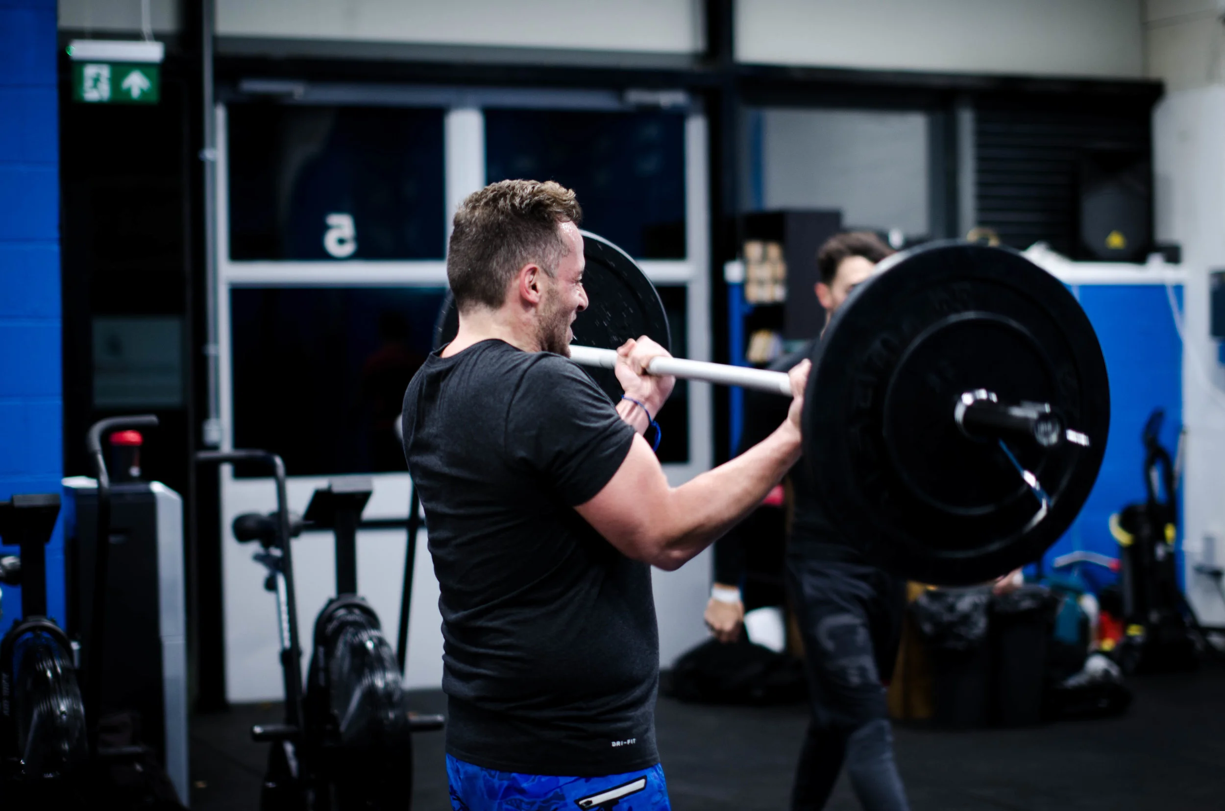 diego-bicepcurl-crossfit.jpg
