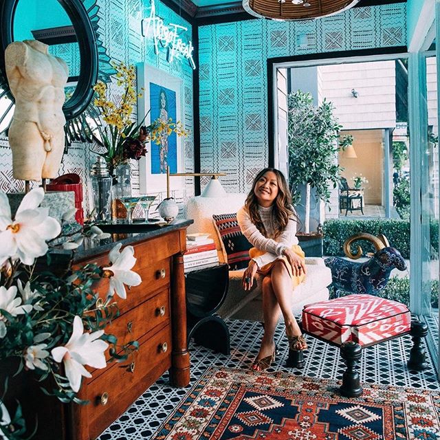 We sure wish we were in LA this week for #ladesignweek but at least our tiles made it! We love how designer @petilau_aristofreak used them in her #davidhicks inspired window @harbingerla ! Love the play of patterns and she looks stunning mixed right 