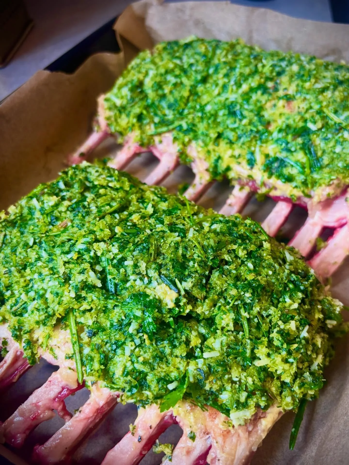 First attempt at filming.. bare with&hellip;

Dinner for 5 last night Mediterranean style menu 🌿

Herb crusted rack of lamb 
Lemon potatoes 
Mediterranean veg 

Starter - Antipasti, Cured meats and Homemade dips 

Olive Oil Cake for Dessert